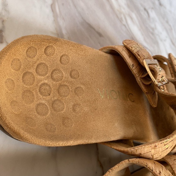 Vionic Skylar Grip Adjustable Gold Cork Strap EVA Support Women's Sandal Size 9 - Picture 4 of 10
